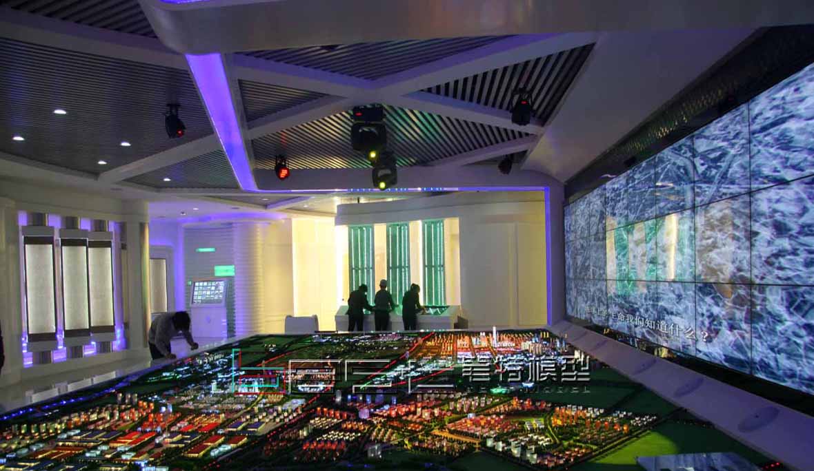 <a href='#link'></a>